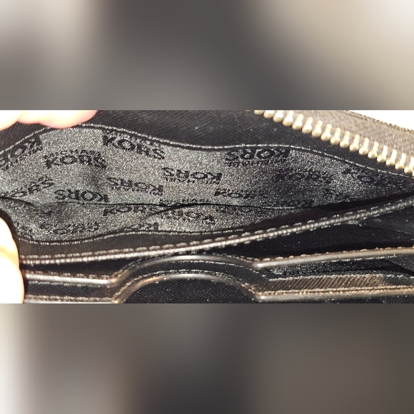 Michael Kors Jet Set Zip Around Textured Black Wallet - Picture 12 of 13